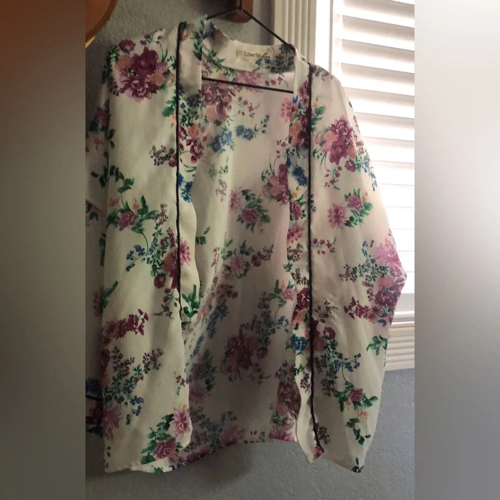 All $3 piece clothing. - Picture 6 of 13